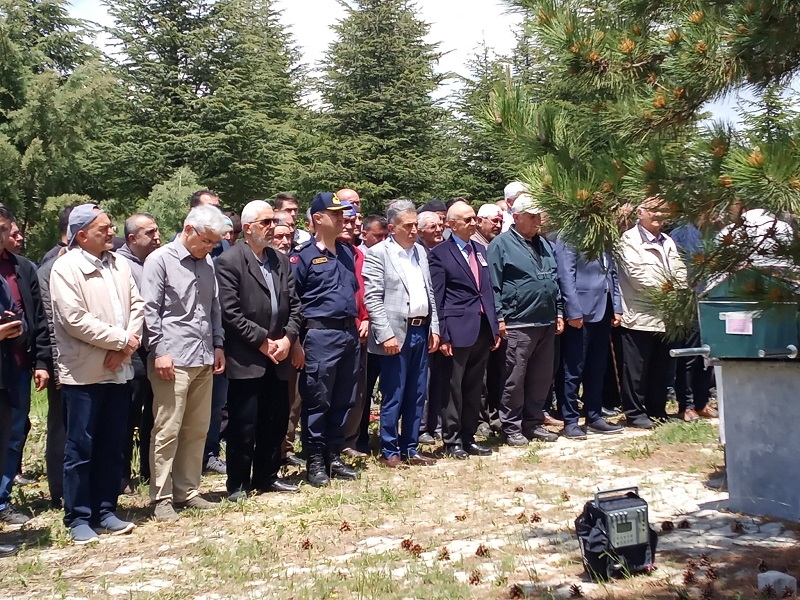 Kaymakamımız Haluk ŞİMŞEK, Emekli Vali Yardımcısı Mehmet ÇAPRAZ’ın Eşi Yıldız ÇAPRAZ’ın Cenaze Törenine Katıldı