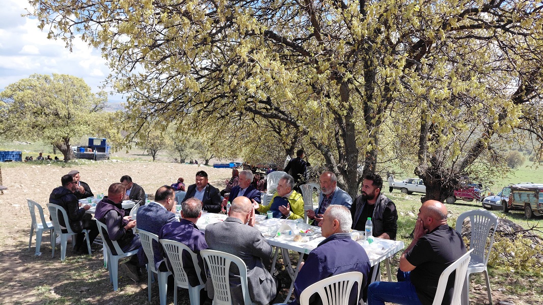 Kaymakamımız Haluk ŞİMŞEK, Kumdanlı Köyünde Düzenlenen Hıdırellez Şenliği ve Yağmur Duası Programına Katıldı