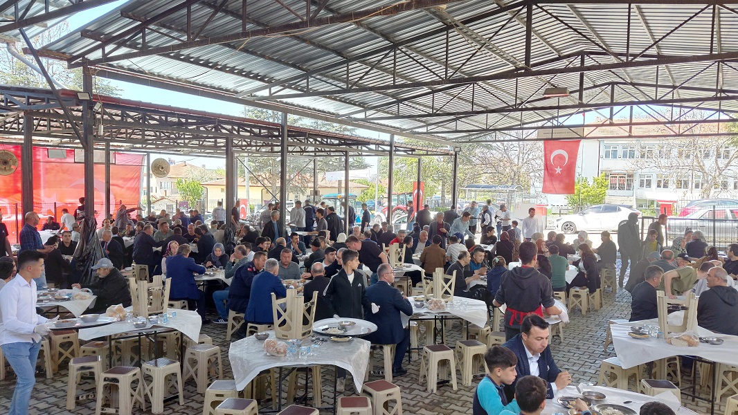 Kaymakamımız Haluk ŞİMŞEK, Kuyucak Köyünde Düzenlenen Hıdırellez Yemeğine Katıldı