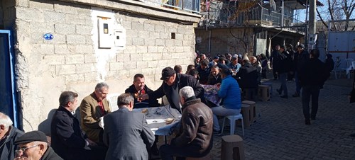 Kaymakamımız Haluk ŞİMŞEK, Tonton Süt İsimli İşyeri Sahibi Ahmet SELAM Tarafından Düzenlenen Mevlüt Yemeğine Katıldı