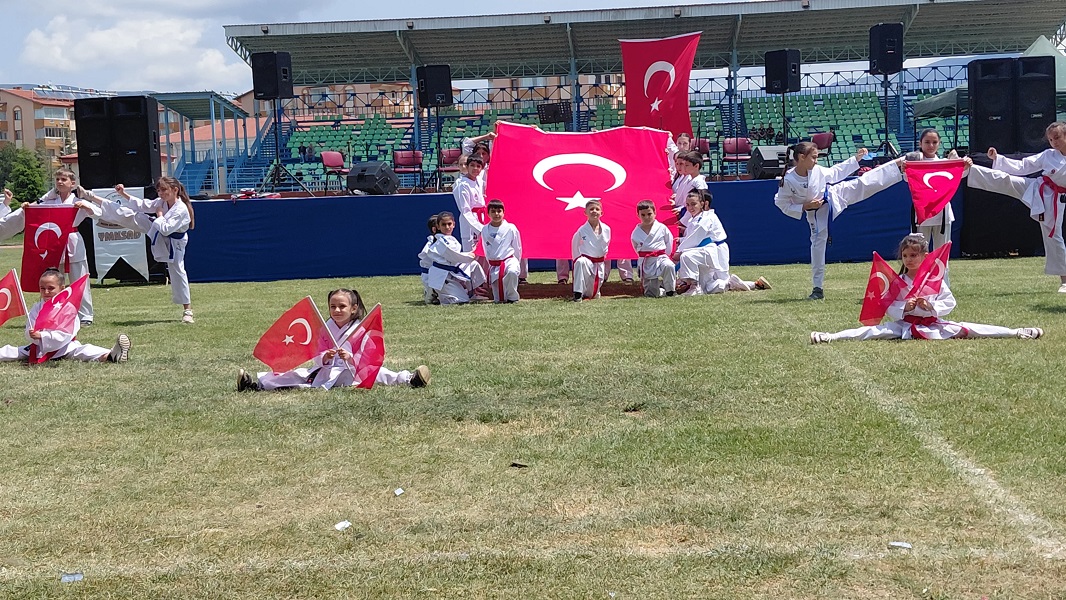 İlçemizde 19 Mayıs Atatürk'ü Anma Gençlik ve Spor Bayramının 106. Yılı Coşkuyla Kutlandı