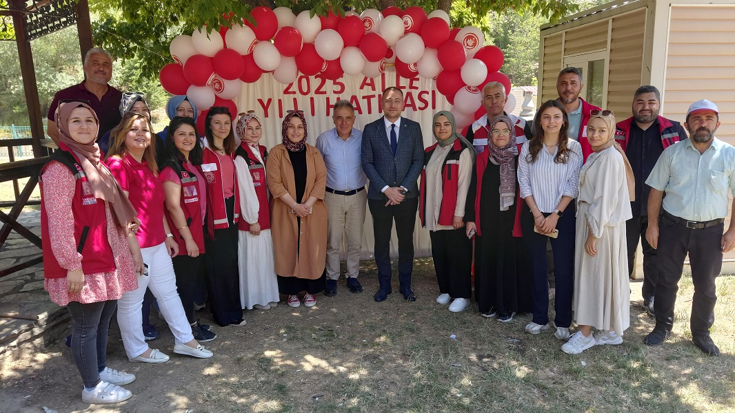 Kaymakamımız Haluk ŞİMŞEK, 2025 Aile Yılı Kapsamında Düzenlenen "2025 Aile Yılı Karne Şenliği" Etkinliğine Katıldı