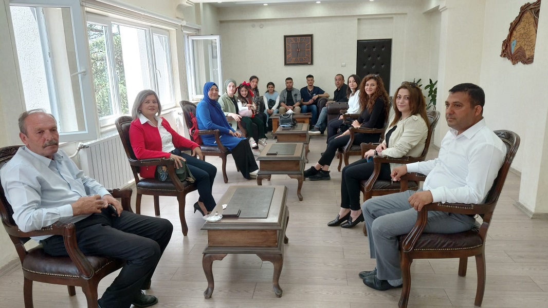 Yalvaç Müzik Kültür Sanat Derneği Başkanı ve Yönetim Kurulu Üyeleri, Kaymakamımız Haluk ŞİMŞEK'İ Makamında Ziyaret Etti