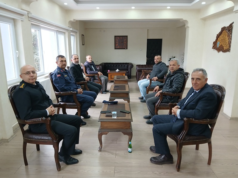 Isparta İl Jandarma Komutanı Dr. Yunus Emre KARAMANOĞLU, Kaymakamımız Haluk ŞİMŞEK’İ Makamında Ziyaret Etti